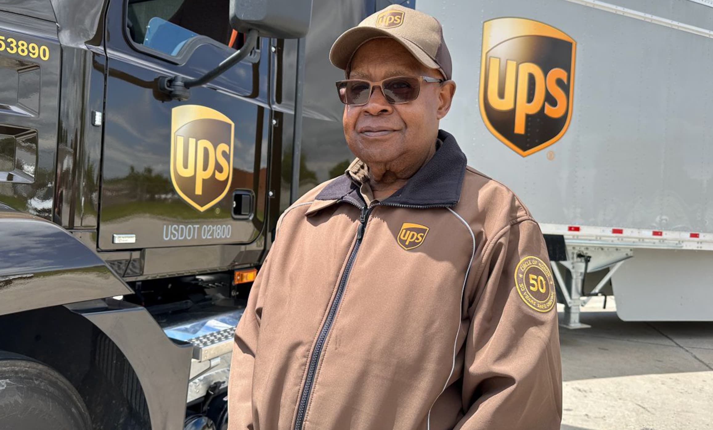 ups driver - 53890 ups Usdot 021800 ps ups Uds Circle Of Onom 50 So Weares Safe Can